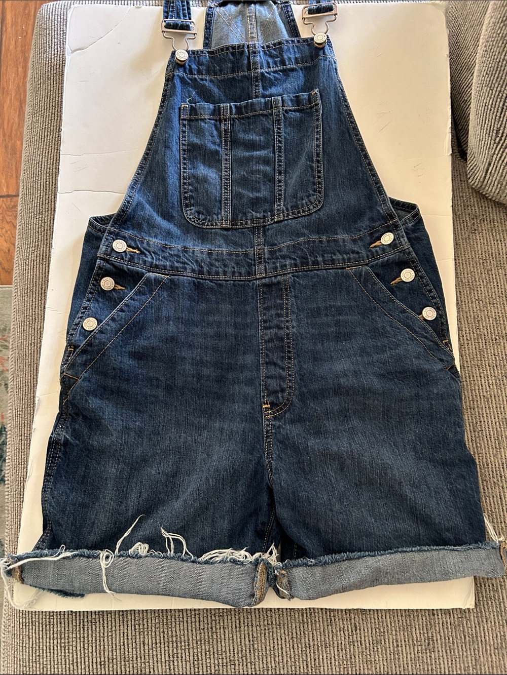 GAP Denim Short Overalls women’s size medium lots of pockets raw edges - Picture 10 of 12